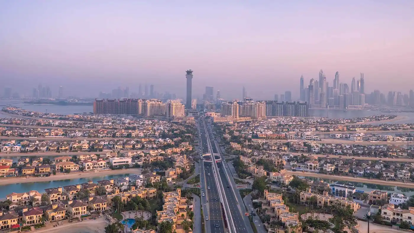 Rental yield and ROI comparison between Palm Jumeirah income and Palm Jebel Ali capital growth